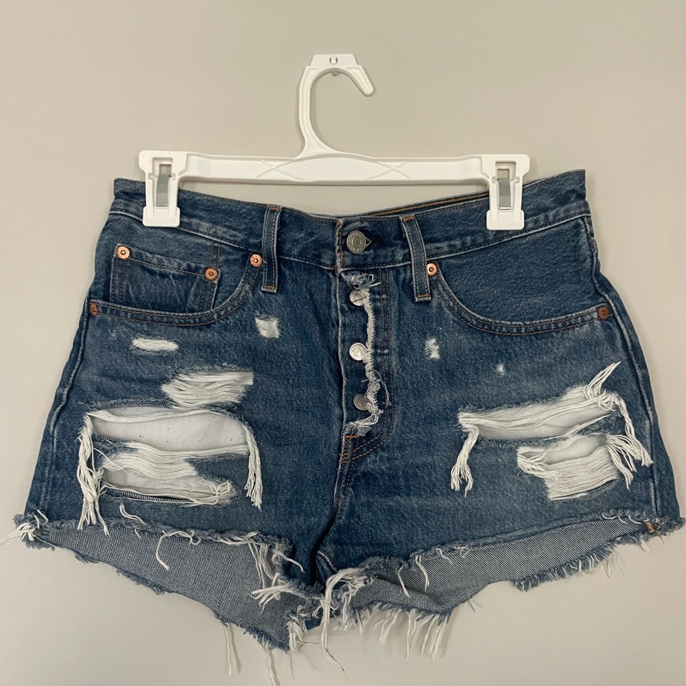 Levi distressed dark wash denim shorts with buttons instead of a zipper. Size 26